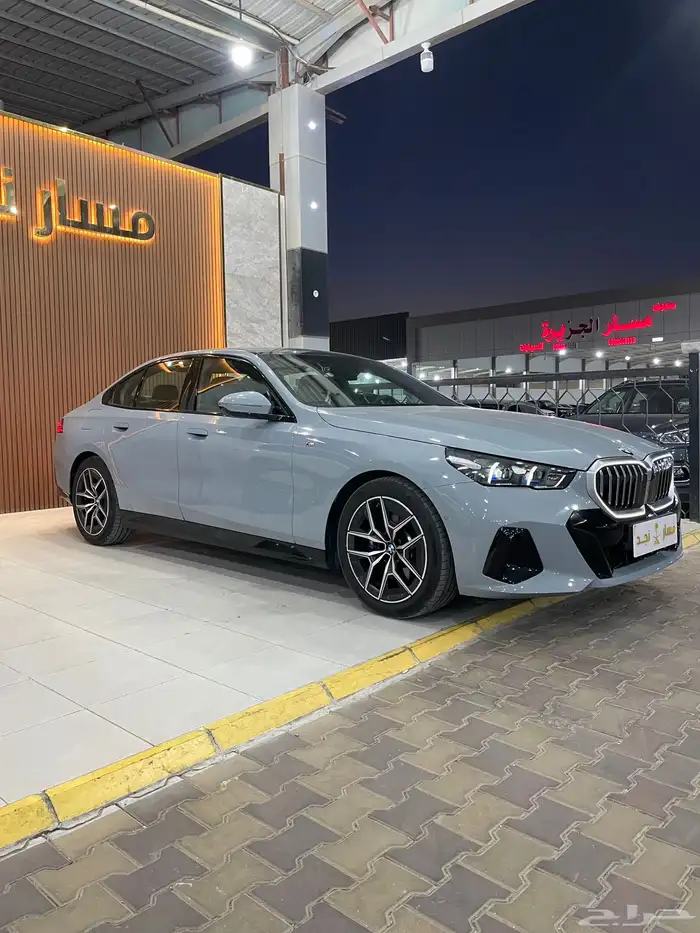 بي ام دبليو 520 موديل 2024 فل كامل 4