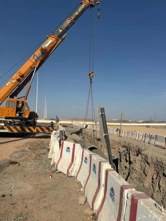 لتأجير جميع انواع الكرينات ورافعات شوكيه وسطحات 1