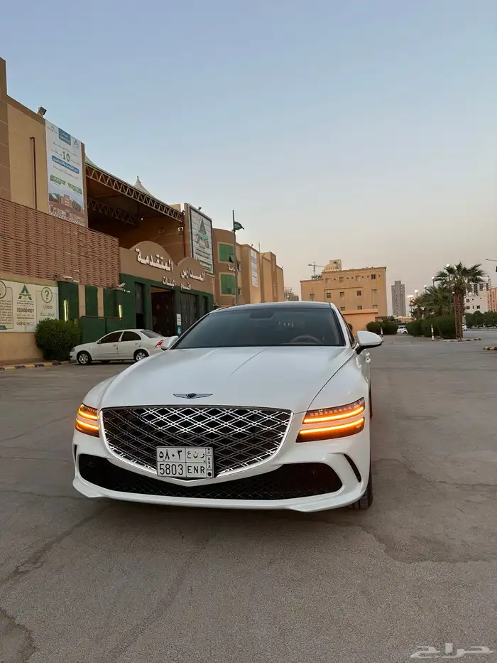 جينيسس موديل 2025 سعودي باللون الابيض المطفي الملكي 8