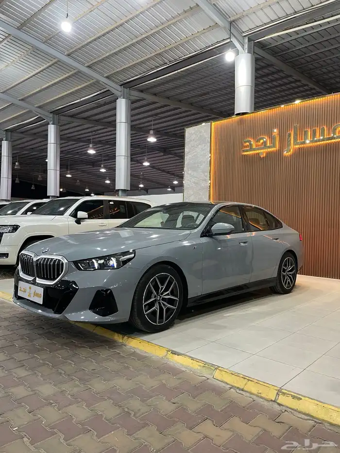 بي ام دبليو 520 موديل 2024 فل كامل 5