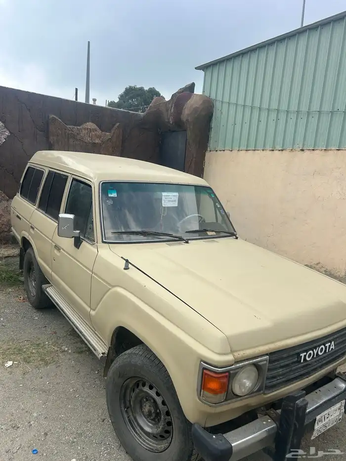 جيب صالون 1983 للبيع 0