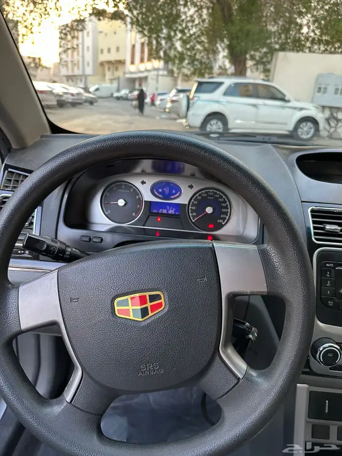 للبيع سياره جيلي 5