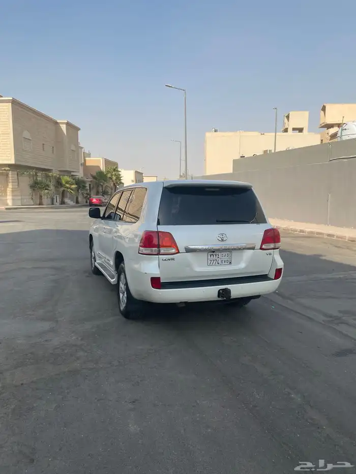 جيب لاندكروزر موديل 2009 نضيف 7