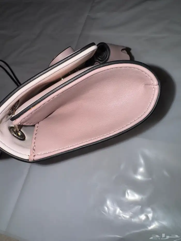 شنطة صغيرة ماركة جيس guess أصلية 1
