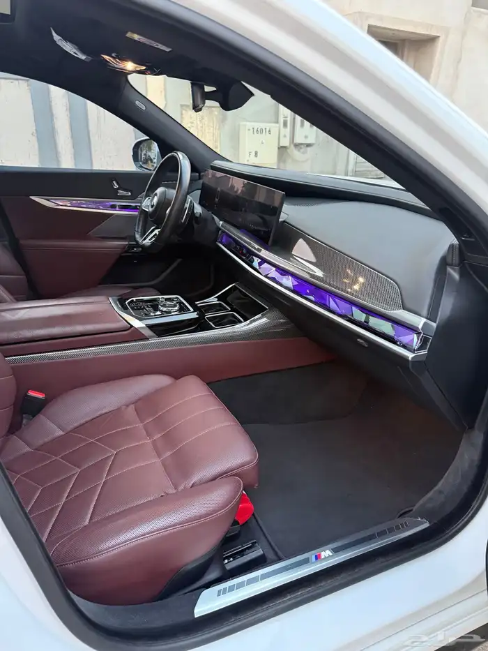 بي ام دبليو LI735 2024 M KIT 29