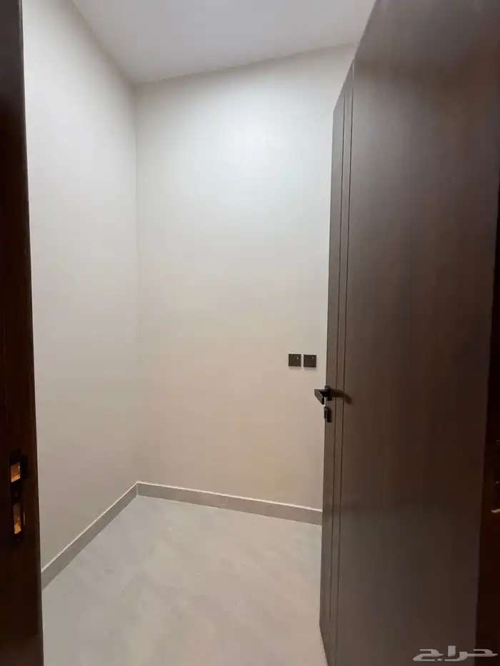 للبيع شقق ارضيه ببايكة سيارة وشقق علويه ف ابها المحاله 45