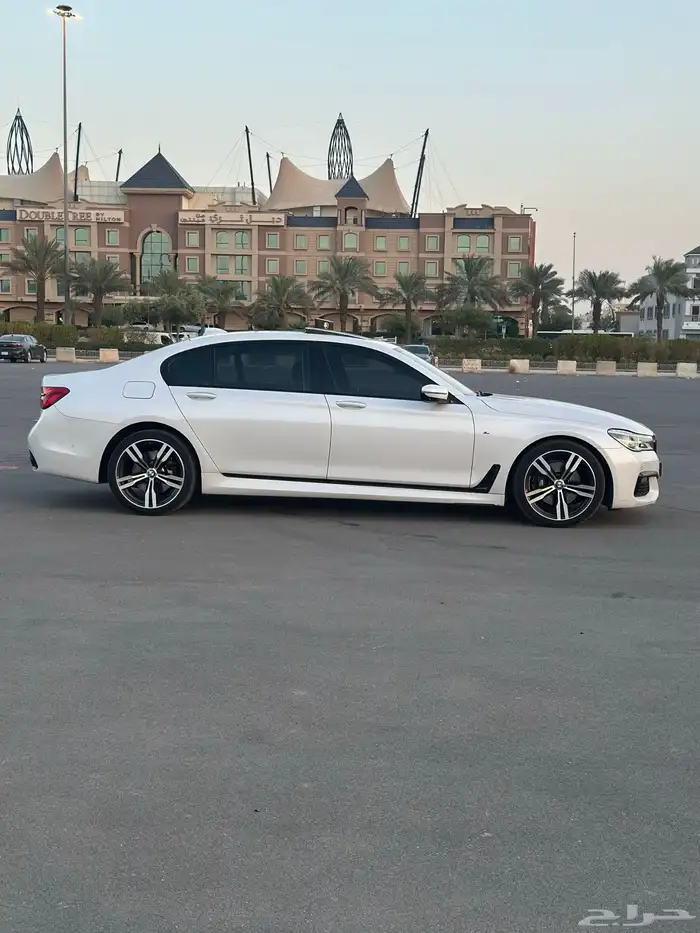 BMW740 ابيض 2016 1