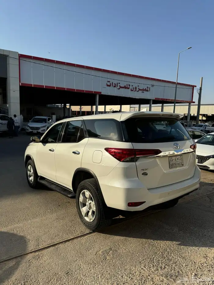 تويوتا فورتشنر 2019 ديزل سعودي عداد 333000 اللون ابيض 6