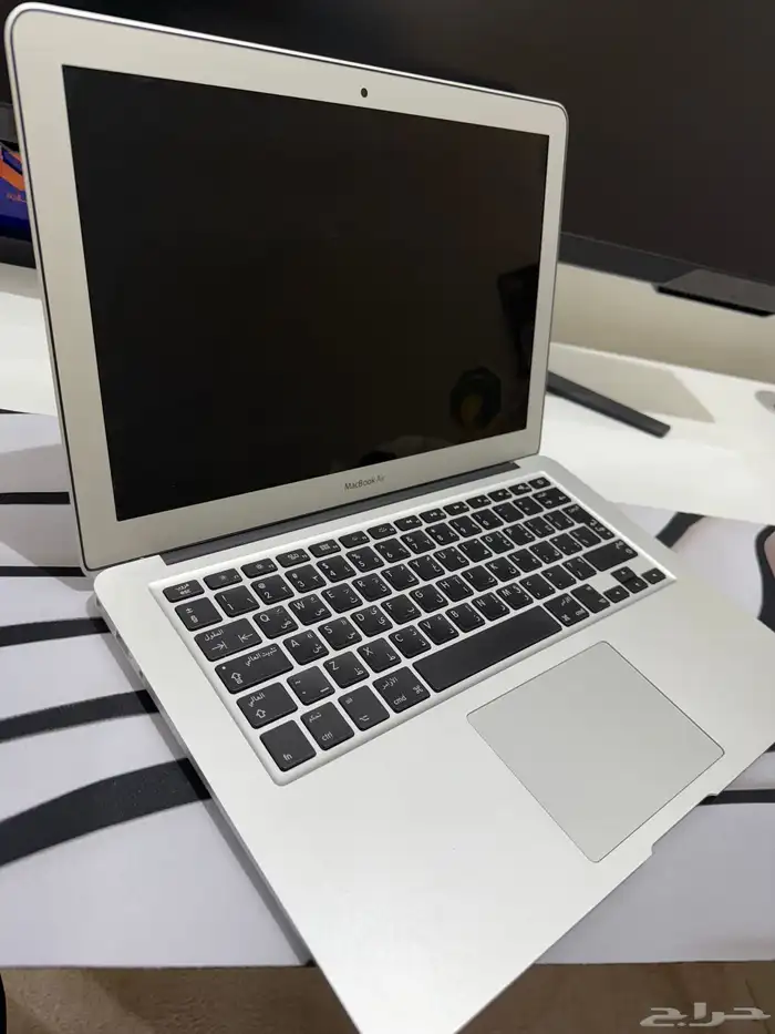 جهاز ماك بوك اير شبه جديد ( MacBook Air 2017 ) 0