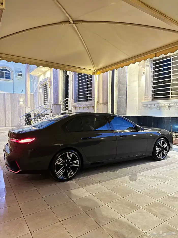 بي ام دبليو BMW 2025 740i شبه جديدة 9