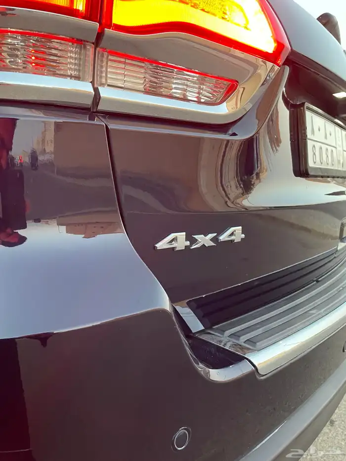 2018 جراند شروكي ليمتد V8 14