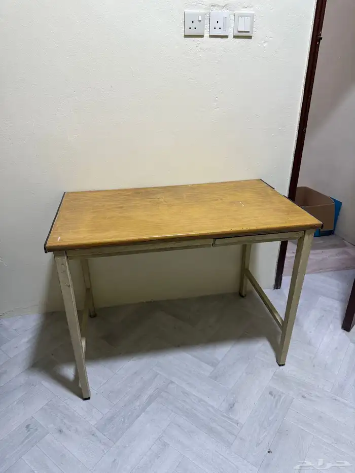 طاولة مكتب 2