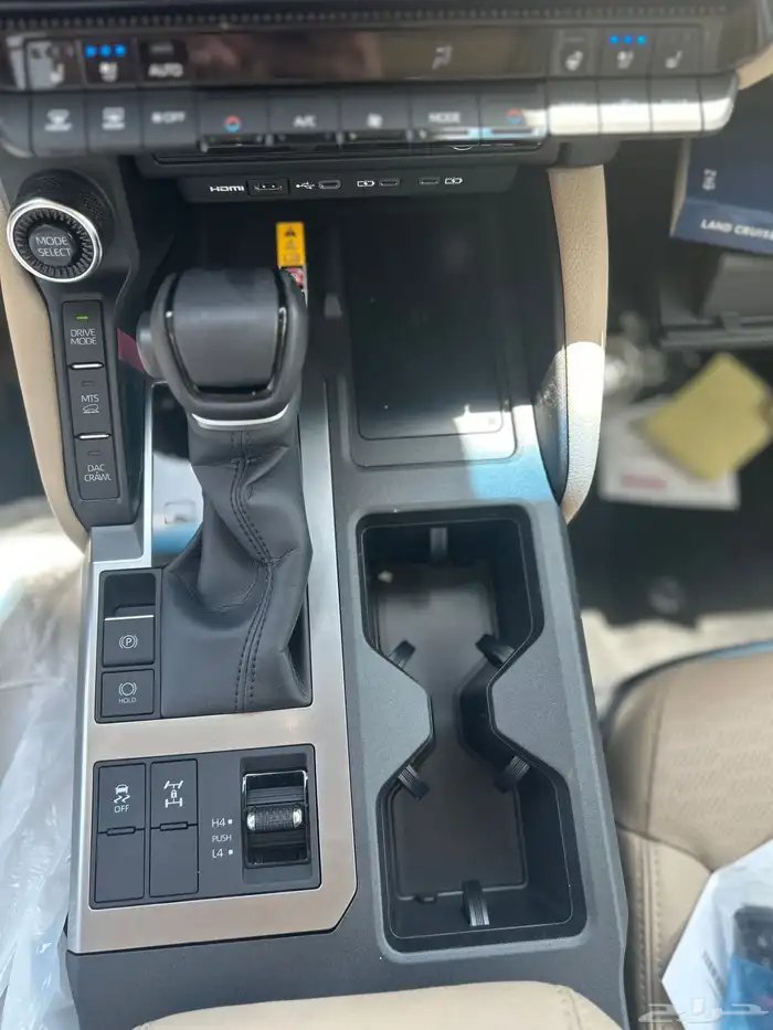 تويوتا  برادو VXL-3 بنزين فل كامل ابيض 286000 شامل الضريبة 6