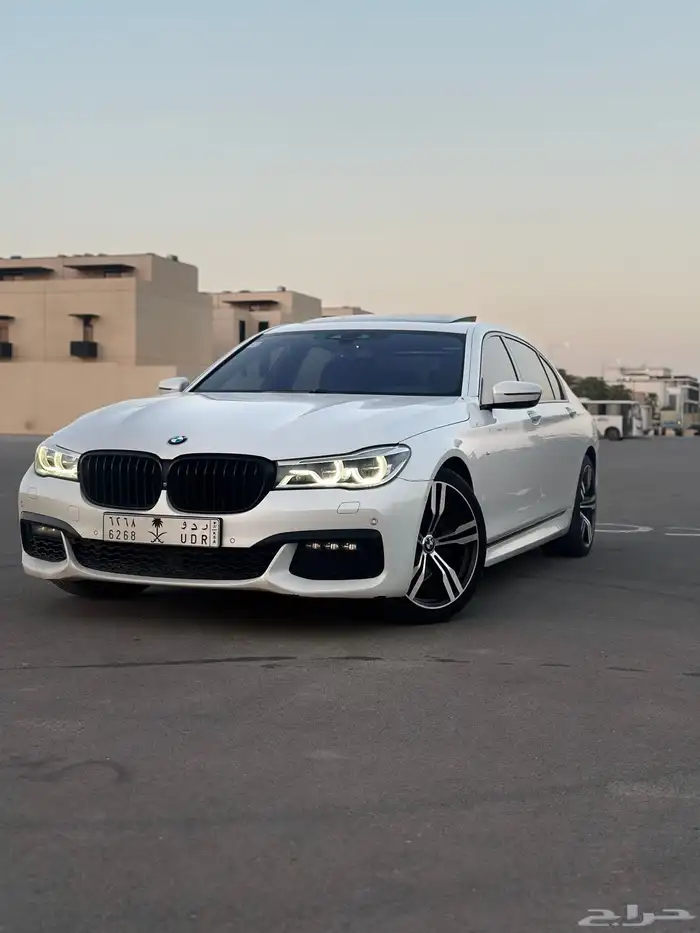 BMW740 ابيض 2016 18