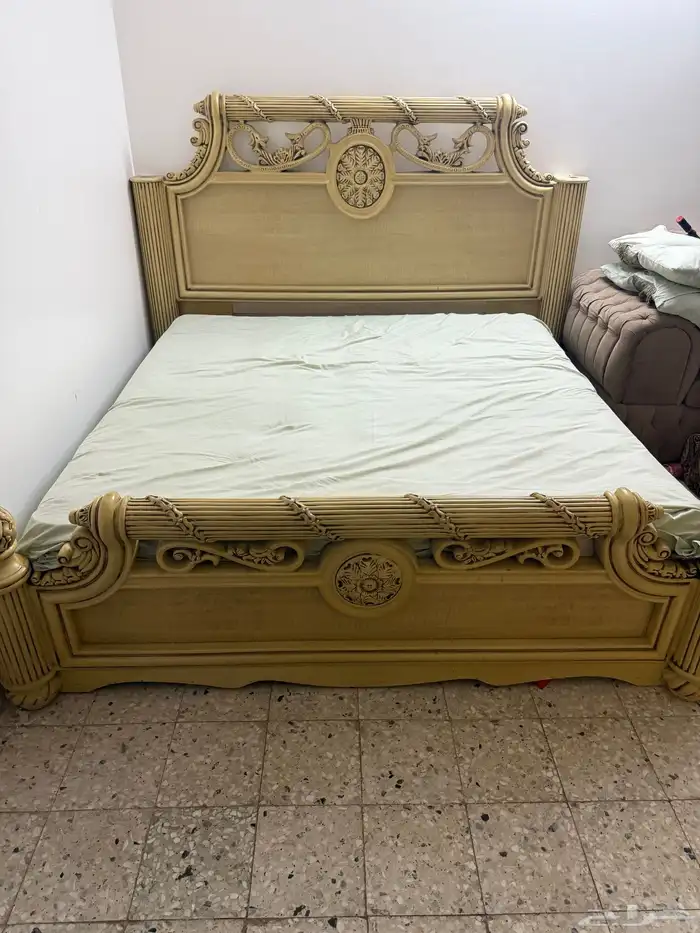 سرير كبير  مجلس ارضي سجادة -كل الاغراض لوجه الله تعالي 4