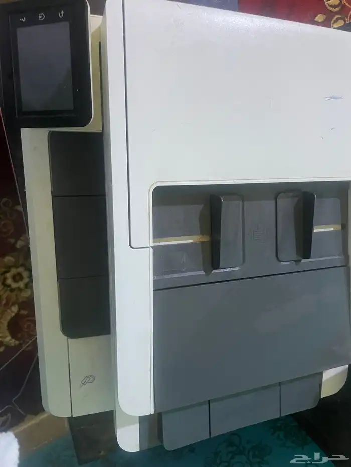 طابعه ليزر ملونه بحالة ممتازه تحتاج حبر فقط 1