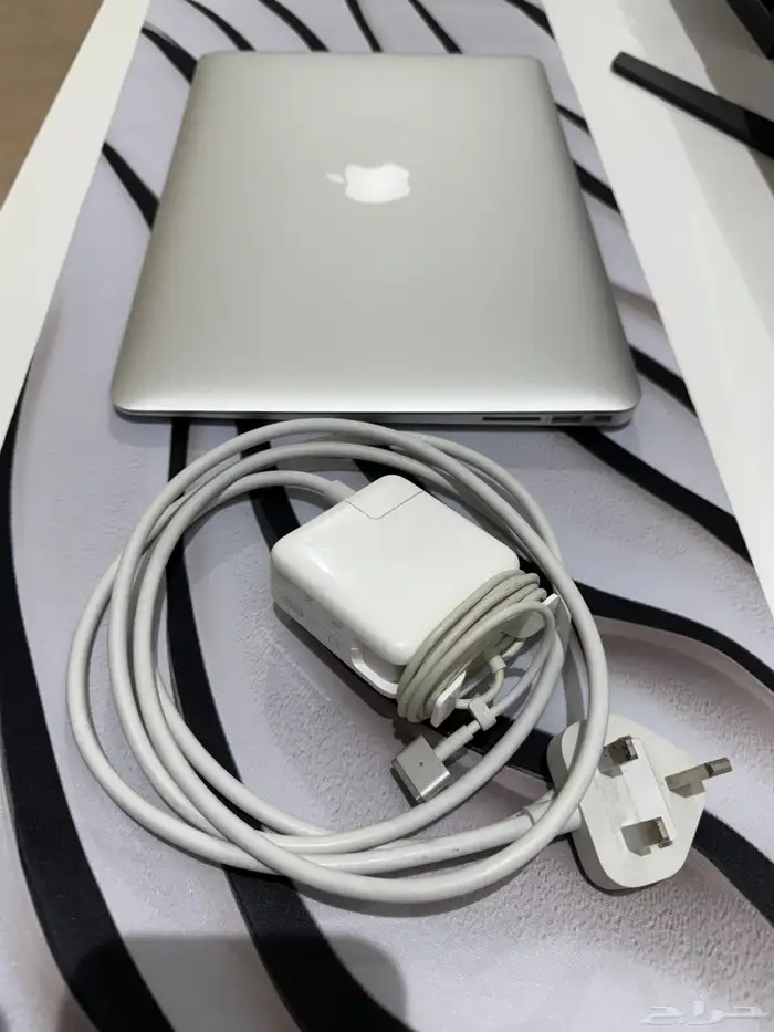 جهاز ماك بوك اير شبه جديد ( MacBook Air 2017 ) 9