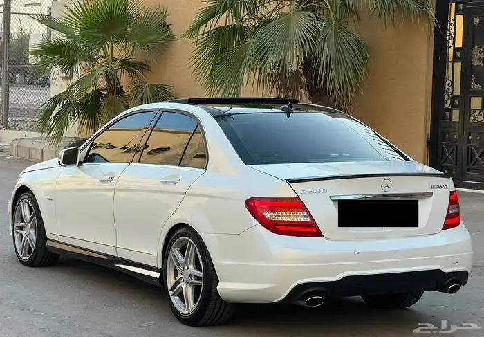 مرسيدس C300 2012 (بحالة ممتازة) 5