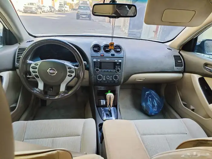 للبيع نيسان التيما 2010 نظيفة 4