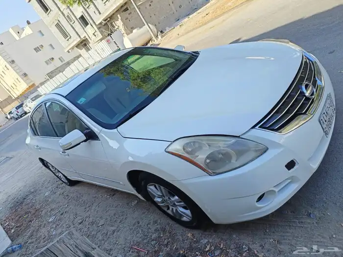 للبيع نيسان التيما 2010 نظيفة 1