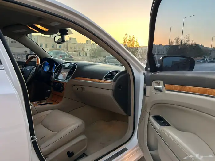 كرايزلر C300 مديل 2013 هيمي 20