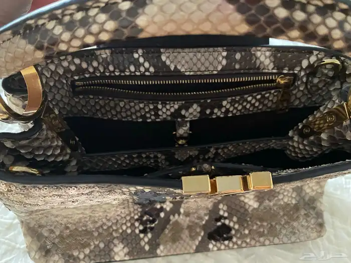 شنطة Louis Vuitton Capucines exotic Python 3