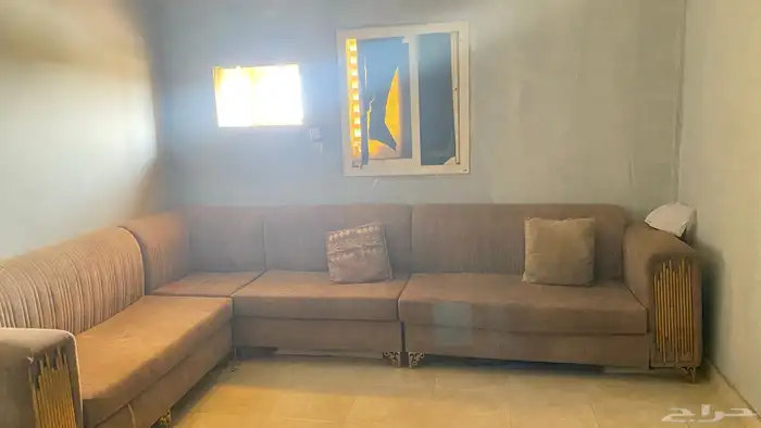 السلام عليكم يوجد لدي كنب للبيع نضيف بحالة مستعمله وجيده 0