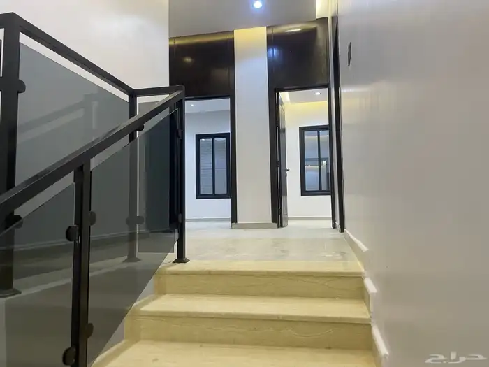 فيلا درج داخلي للبيع بحي غصون 4