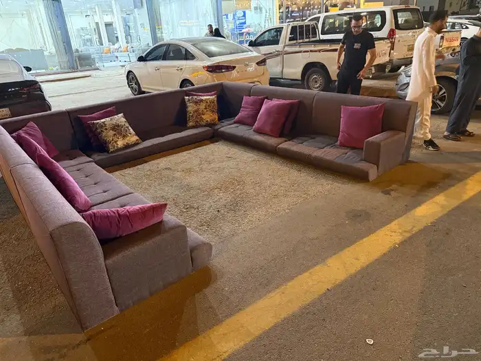 الرياض حي طويق جلسه ارضيه بسعر 300 0