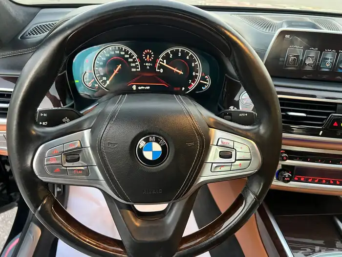 بي ام دبليو ( 750 LI ) الموديل 2016 فل ممشى قليل شبه جديد 36