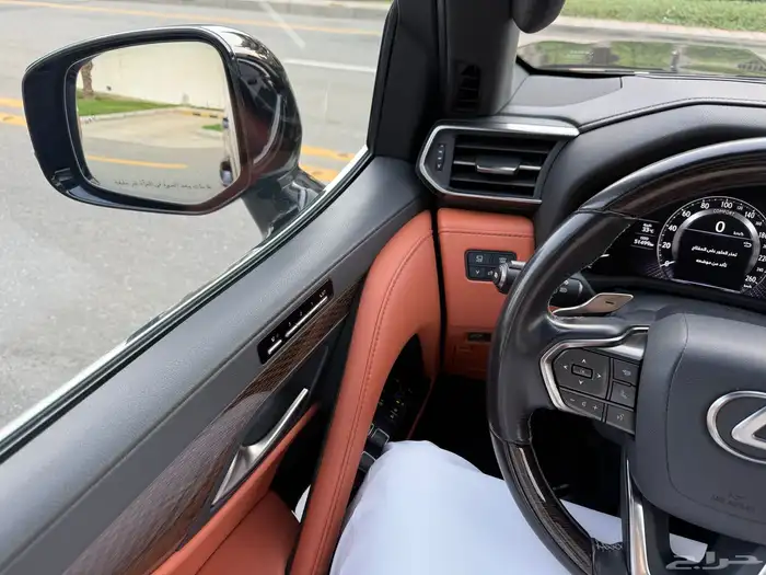 جيب لكزس LX600 VIP 2022 - سعودي ضمان وصيانه مجانيه 48