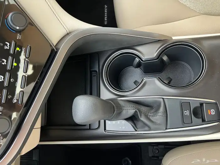 تويوتا كامري 2022 استاندر 11