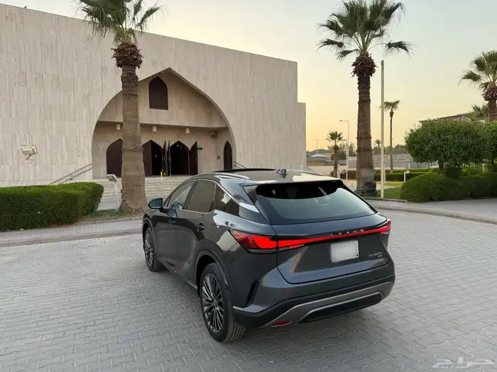 لكزس RX 350 h 2023 سعودي على الضمان 4