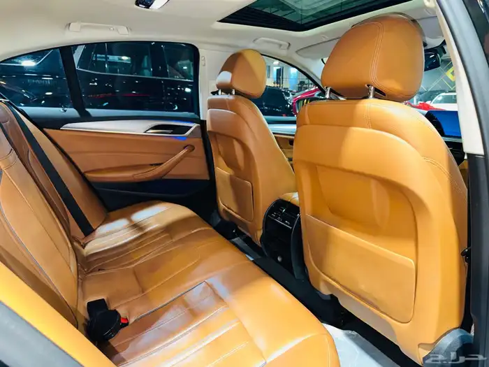 بي ام دبليو 520i 2020 (بحاله ممتازه ) 12