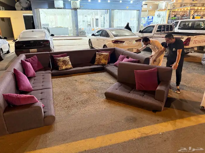 الرياض حي طويق جلسه ارضيه بسعر 300 3