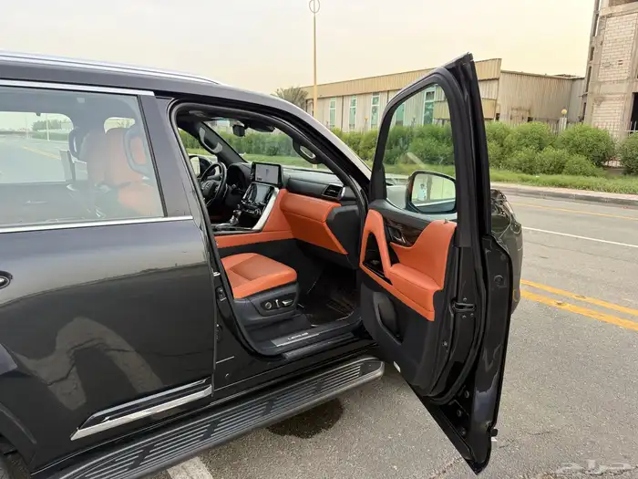 جيب لكزس LX600 VIP 2022 - سعودي ضمان وصيانه مجانيه 24