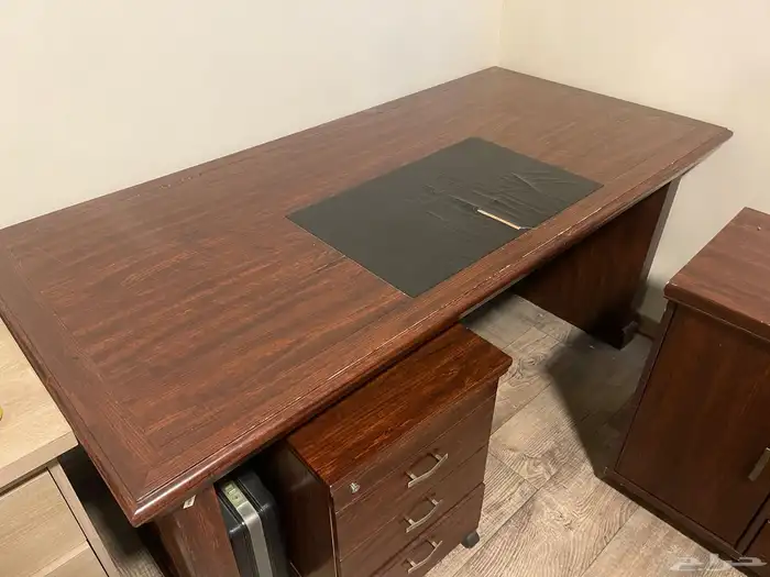 طاوله مكتبيه فاخره 1