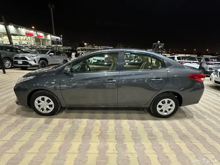 تويوتا يارس موديل 2022 استاندر 4