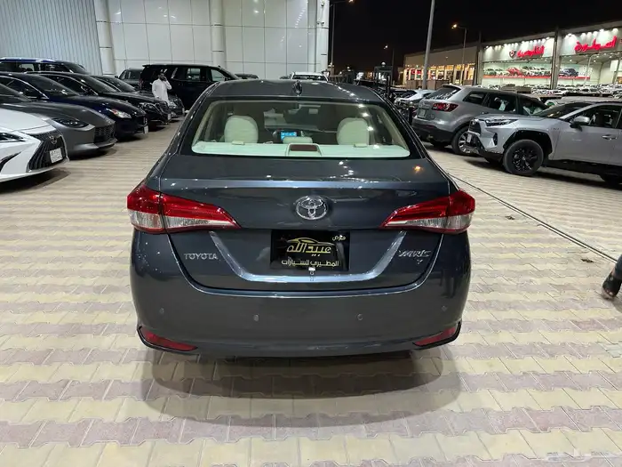 تويوتا يارس موديل 2022 استاندر 23