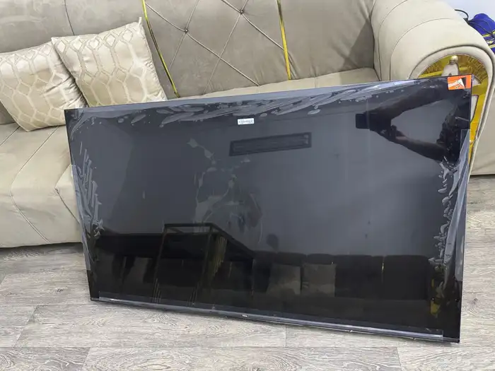 شاشه 55بوصه للبيع مكسوره 1