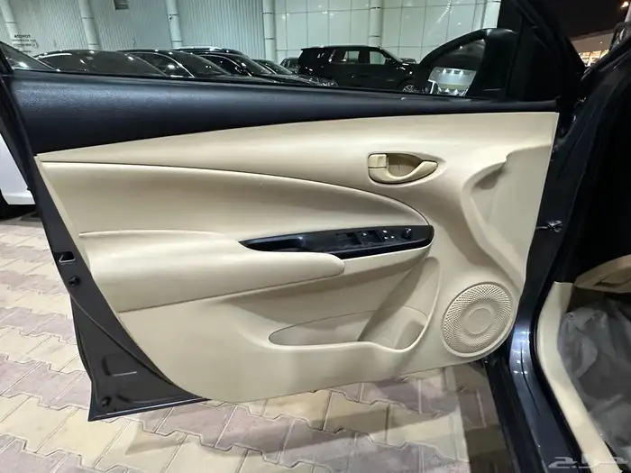 تويوتا يارس موديل 2022 استاندر 17