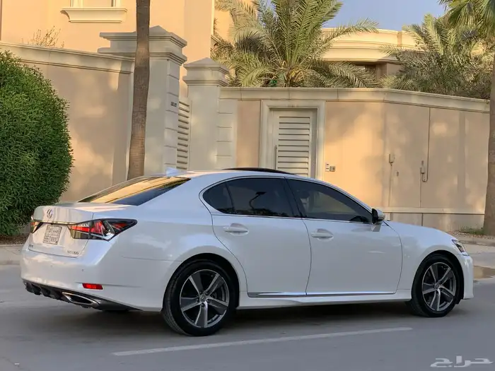 لكزس GS300 موديل 2018 بحالة الوكاله ممشى 26 الف 8