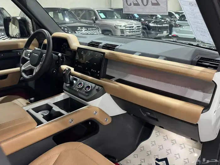 لاندروفر ديفندر HSE- X-Dynamic موديل 2025 فل كامل جديد 9