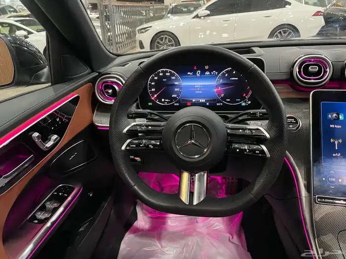 مرسيدسC300 موديل 2023 فل كامل 23