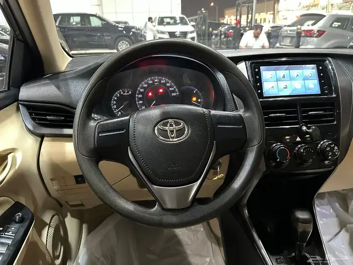تويوتا يارس موديل 2022 استاندر 12