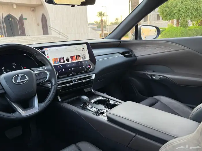 لكزس RX 350 h 2023 سعودي على الضمان 24