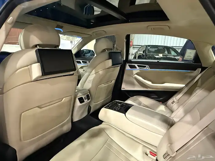 جنسس 2015 G80 رويال V8 (عرض اليوم الوطني ) 11