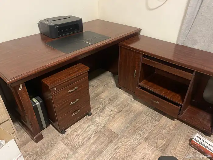 طاوله مكتبيه فاخره 0