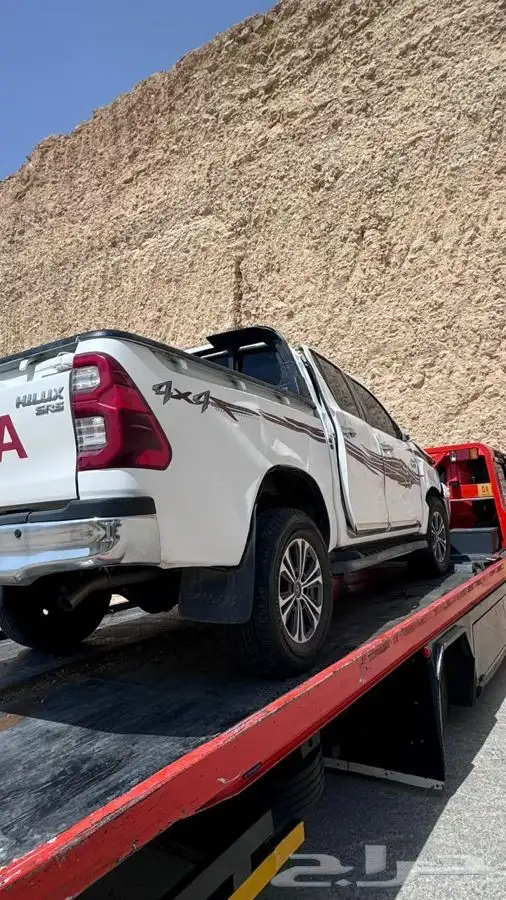 هايلكس فل كامل موديل 2024 قير عادي ممشى 87 منقلبه وللبيع 3