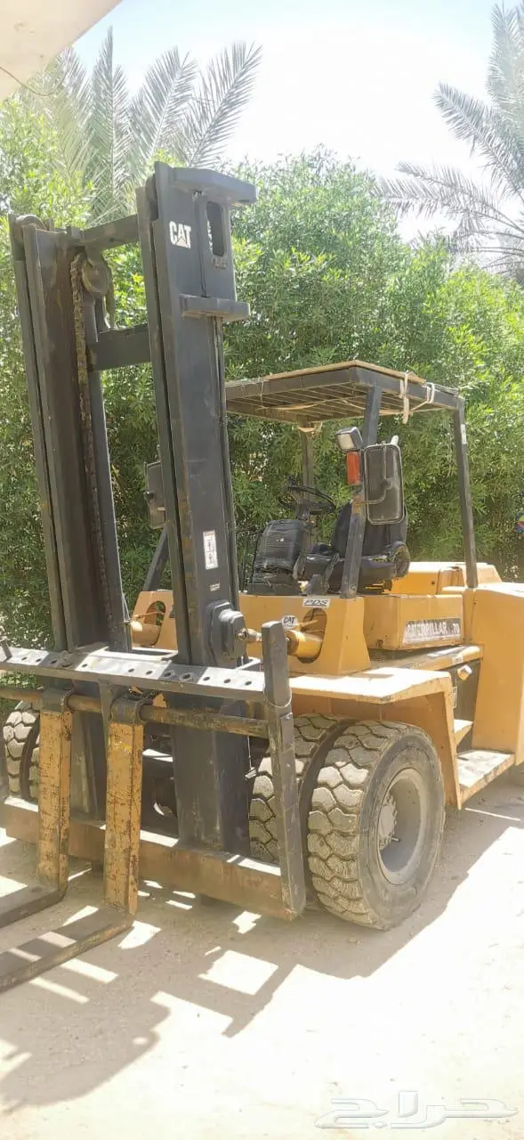 رافعة شوكية (Forklift) من شركة كاتربيلر Caterpillar 1